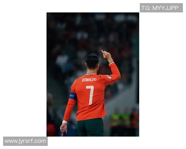 2025年足球十大球星最新排名揭晓 哪些球员跻身全球顶尖行列