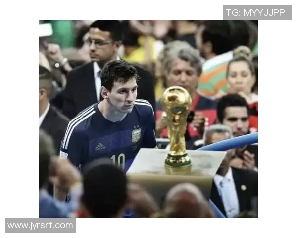 世界级足球球星过人技巧大揭秘精彩瞬间解析与技巧展示