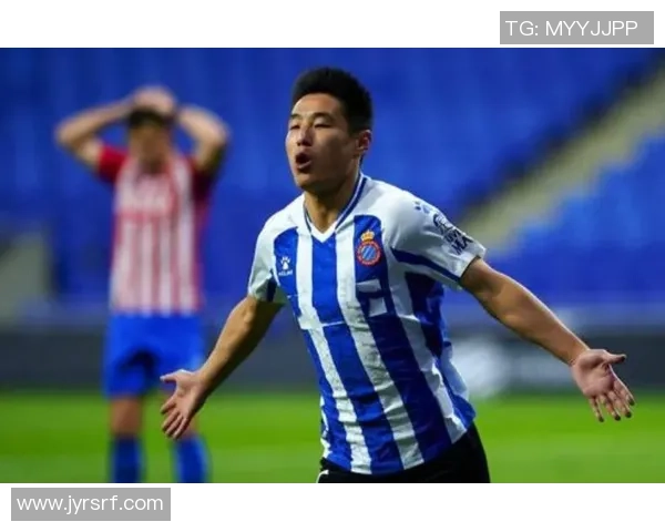 从少年犯到足球巨星：他如何走出监狱成为全球焦点