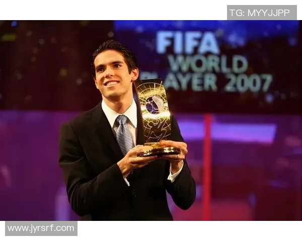 巴西足球巨星卡卡惊艳空降贵州 与球迷共享激情绿茵盛宴