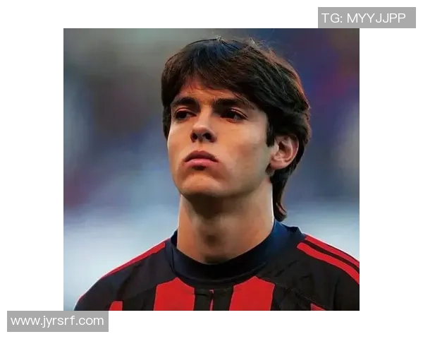 足球场上的超帅男孩 热血与魅力并存的球星头像展现出无尽风采 足球场上的超帅男孩 热血与魅力并存的球星头像展现出无尽风采